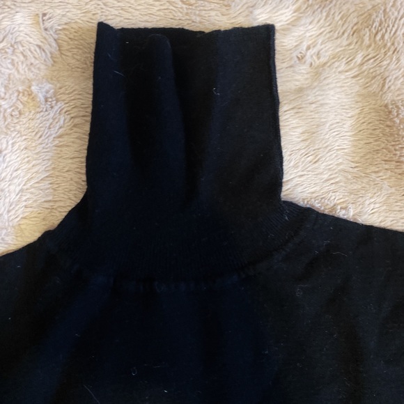 Black Turtle Neck- M - Picture 3 of 3